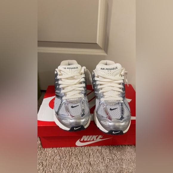 Nike Air Pegasus - Picture 3 of 4